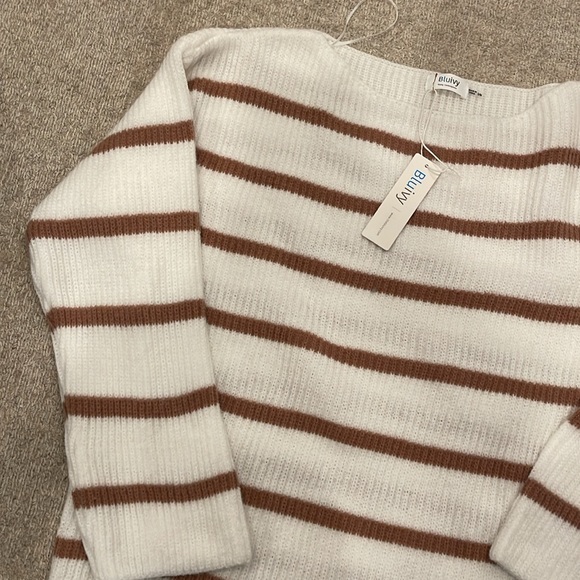Women’s size small/medium Bluivy sweater with a boat neckline.  New with tags. - Picture 4 of 5